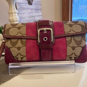 Vintage Coach Signature C Pink Plum Suede Trim Clutch Soho Buckle Closure